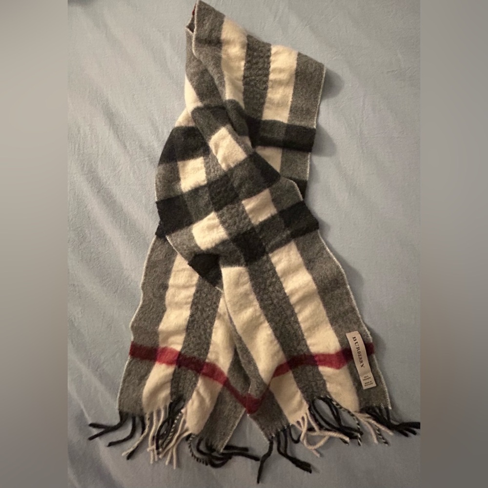 Burberry 100% cashmere scarf